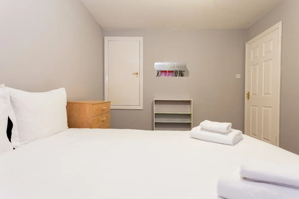 3 Bedroom House in Lewisham Sleeps 7