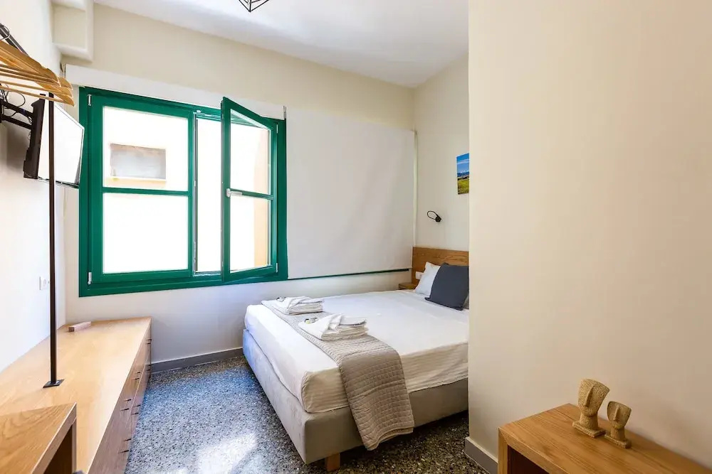 Ink Hotel Phos