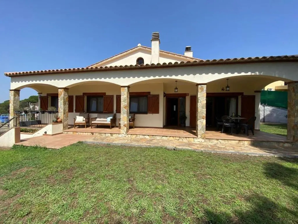 Villa azulmar montbarbat costa brava