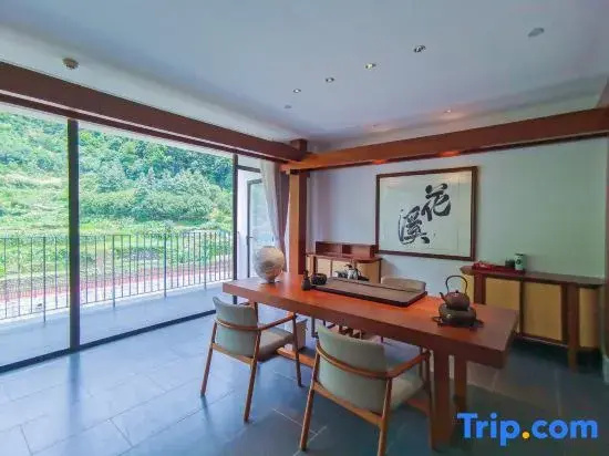 Yunshang Huaxi Holiday Hotel