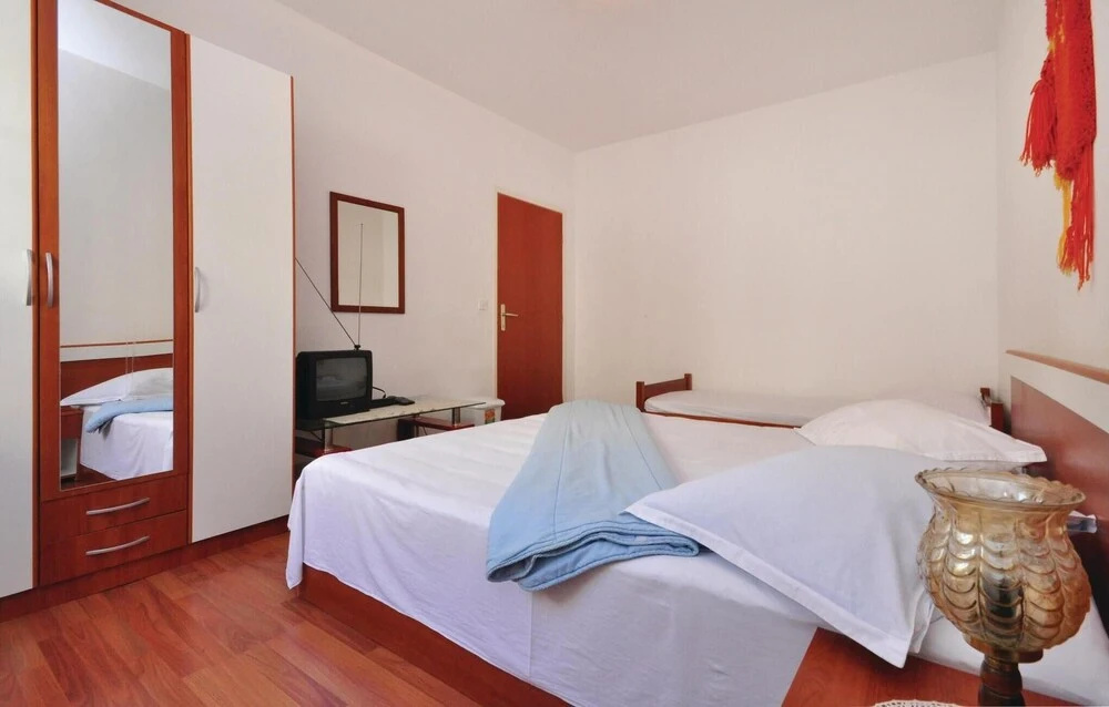 Awesome Apartment in Lokva Rogoznica With 2 Bedrooms