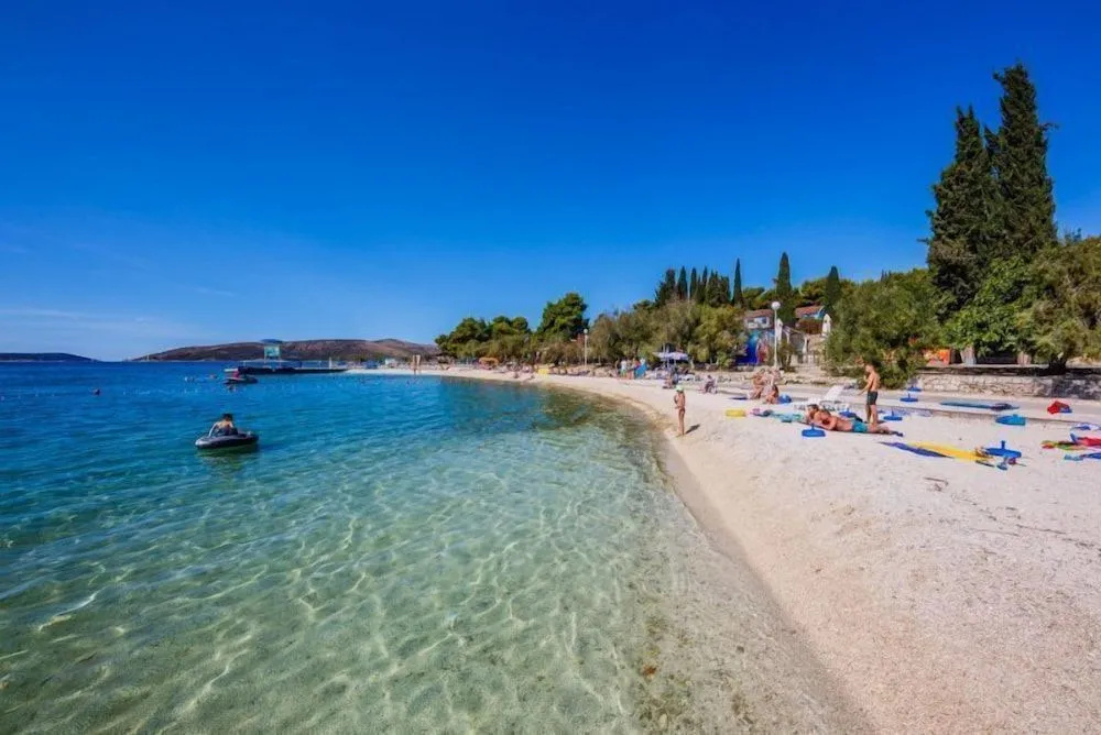 Gem of the sea luxury beach apartment with brand new heating infinity pool
