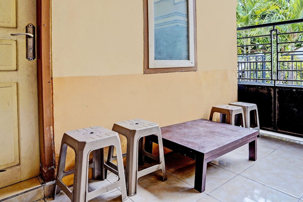 Hotel O Lili Kost SyariahNearKetapang Royal City