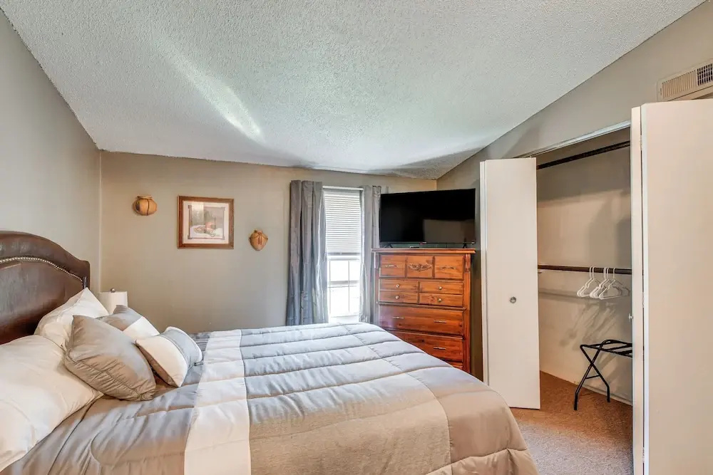 Harrisburg Home w/ Private Yard + Screened Porch!