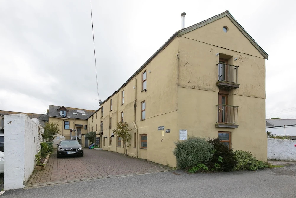 Ark Flats Apartment