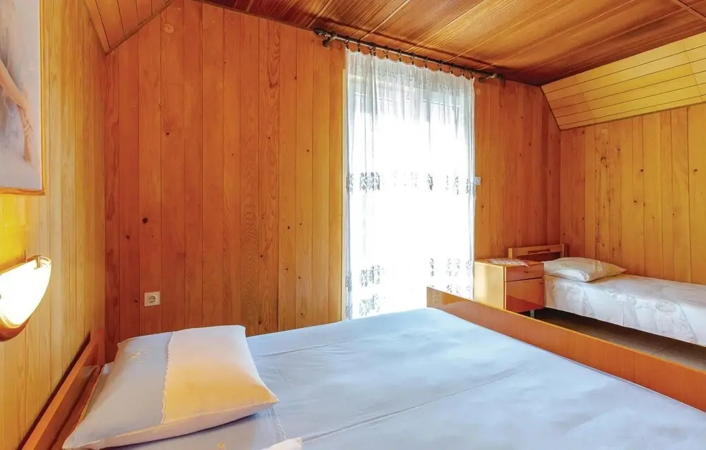 Nice Home in Breze With Wifi and 2 Bedrooms
