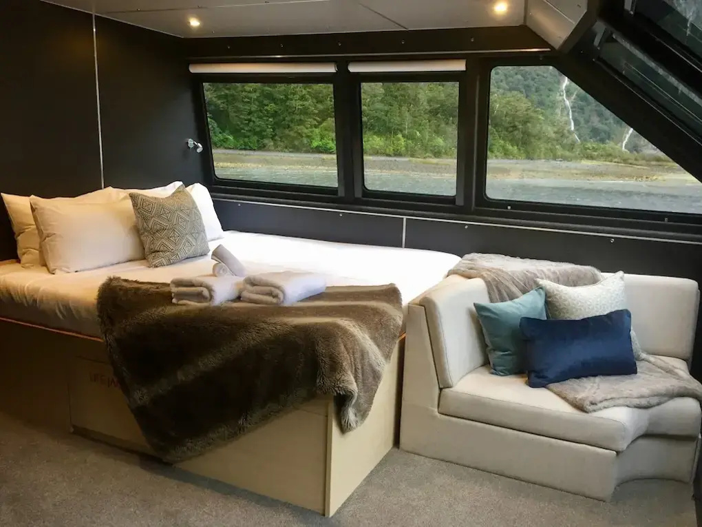 Milford Sound Overnight Cruise - Fiordland Discovery