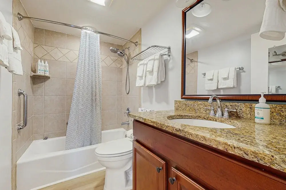 Clean & Cozy Home With Oceanfront Views, Shared Pool, Free Wifi, Central AC