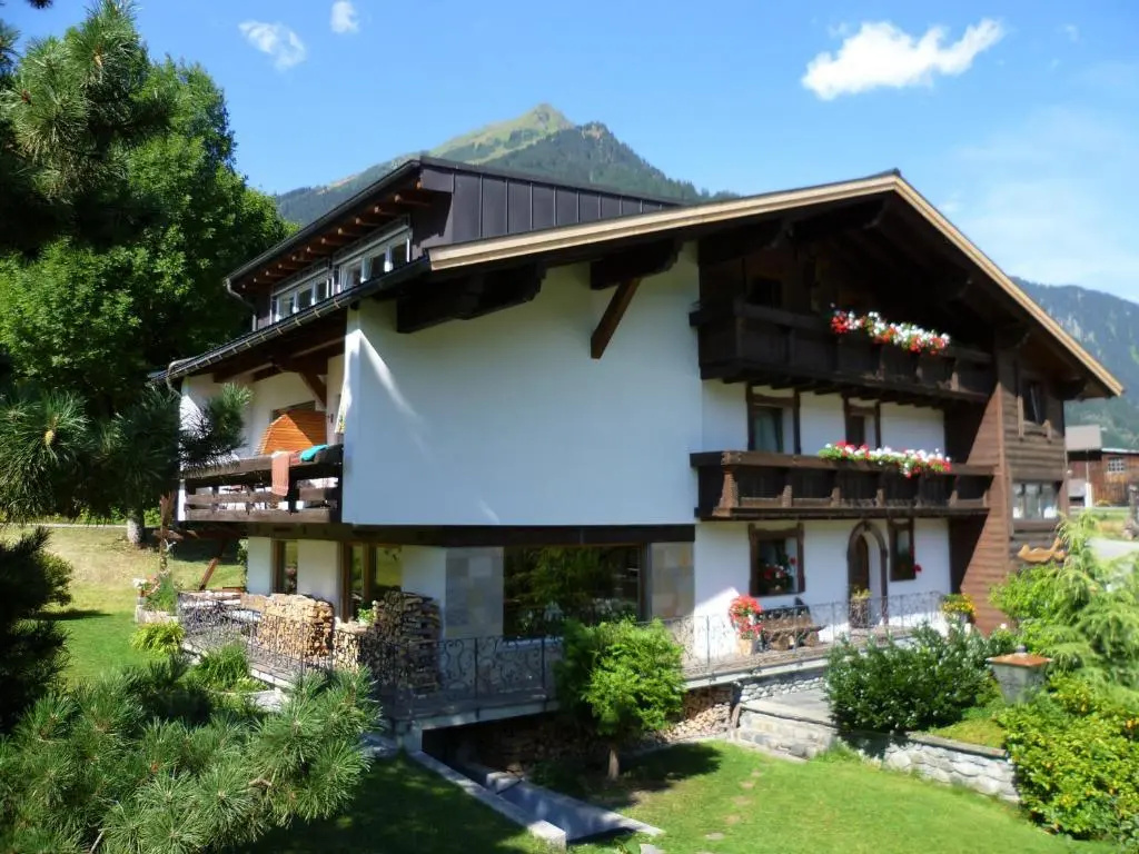 Apartments Suggadin