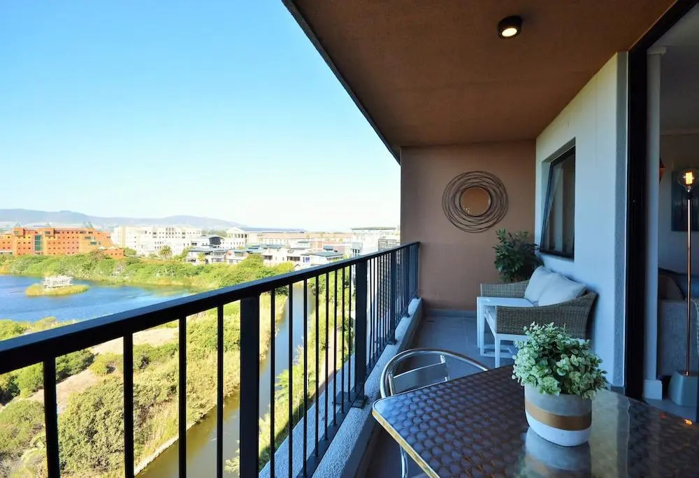 Waters Edge 705
