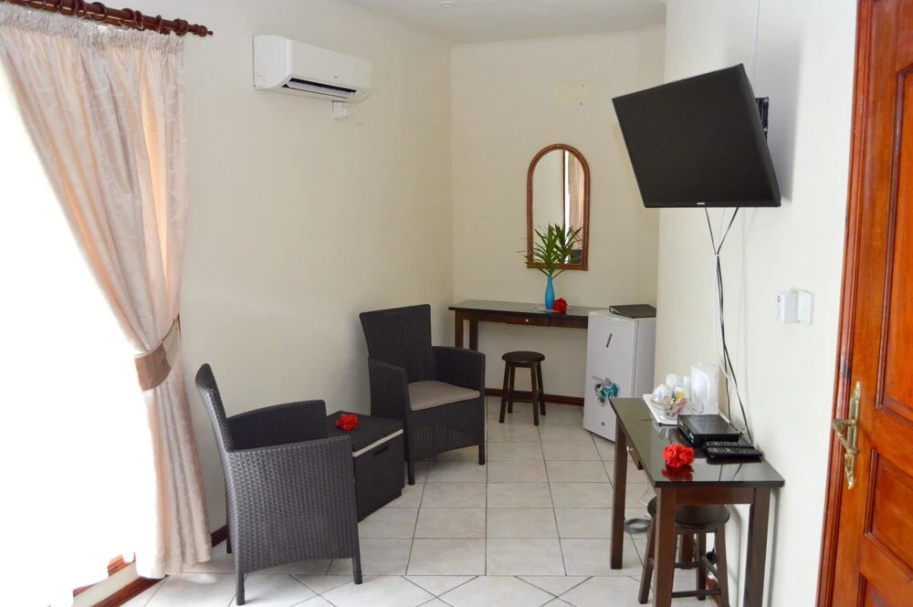 Villa With 5 Bedrooms in Machabee, With Pool Access, Enclosed Garden a