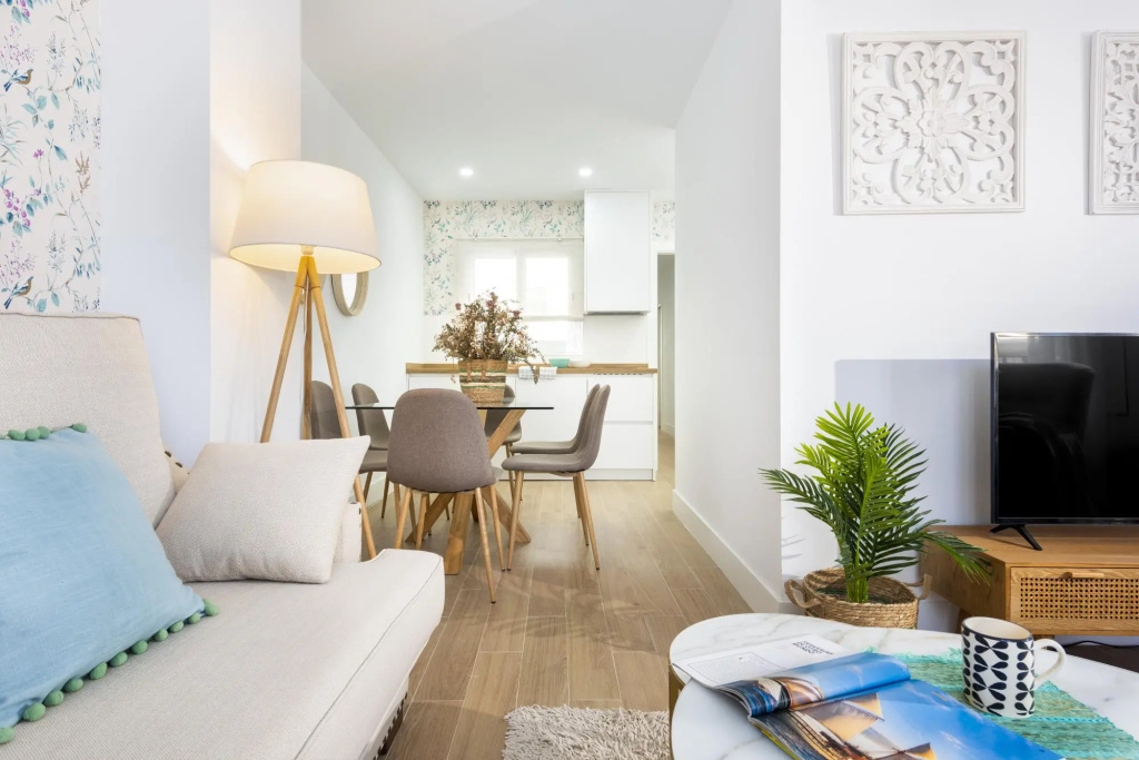 Lovely 3-bedroom Apartment Near Alameda Juan Rabadan I