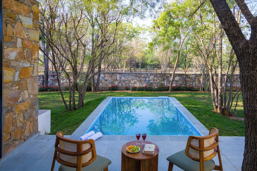 Elivaas Nature 95 4BHK Farm with Pool