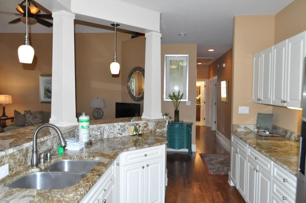 Turnberry 8546 (2G) - 3BR 2BA - (6)