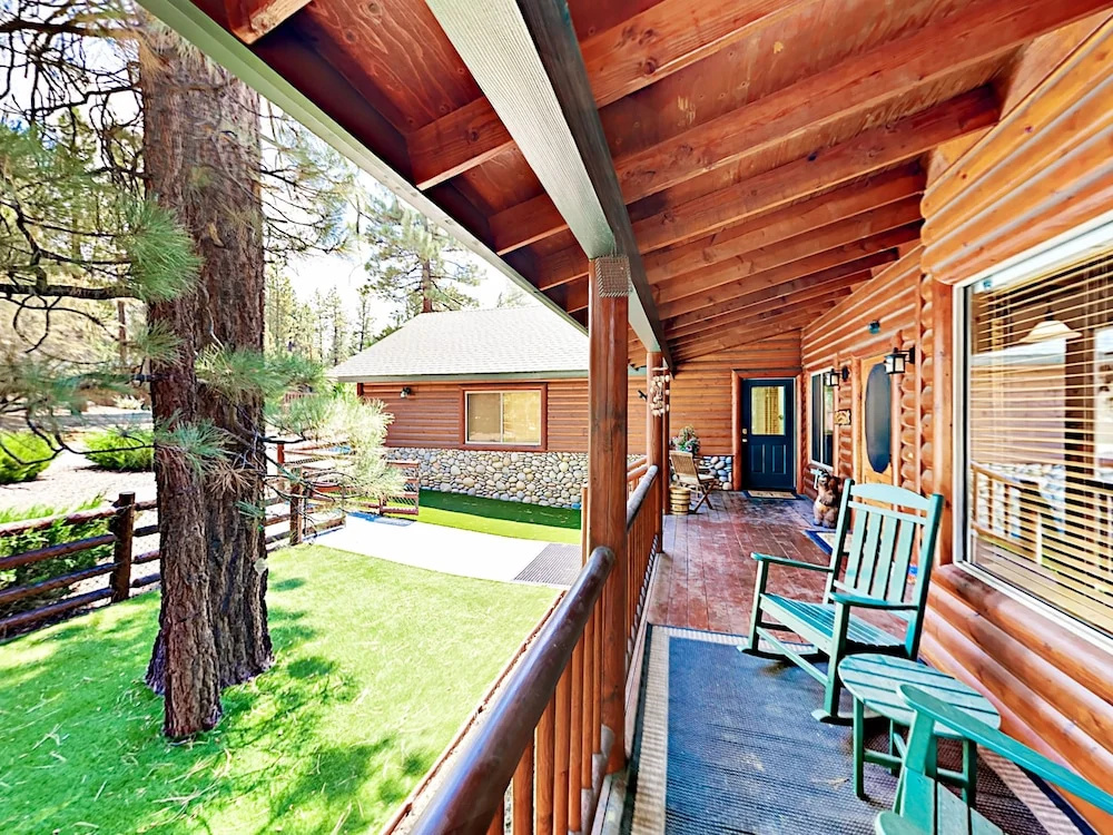 102 North Teakwood Dr Home 3 Bedrooms 2 Bathrooms Home
