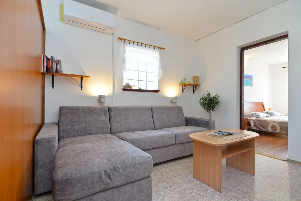 Apartment 623