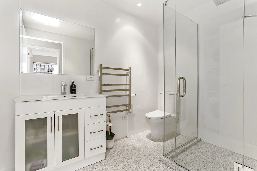 Wondrously Spacious 2 bdrm in Fantastic Location by Urban Butler