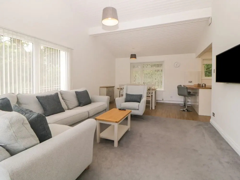 Harcombe House Bungalow 2