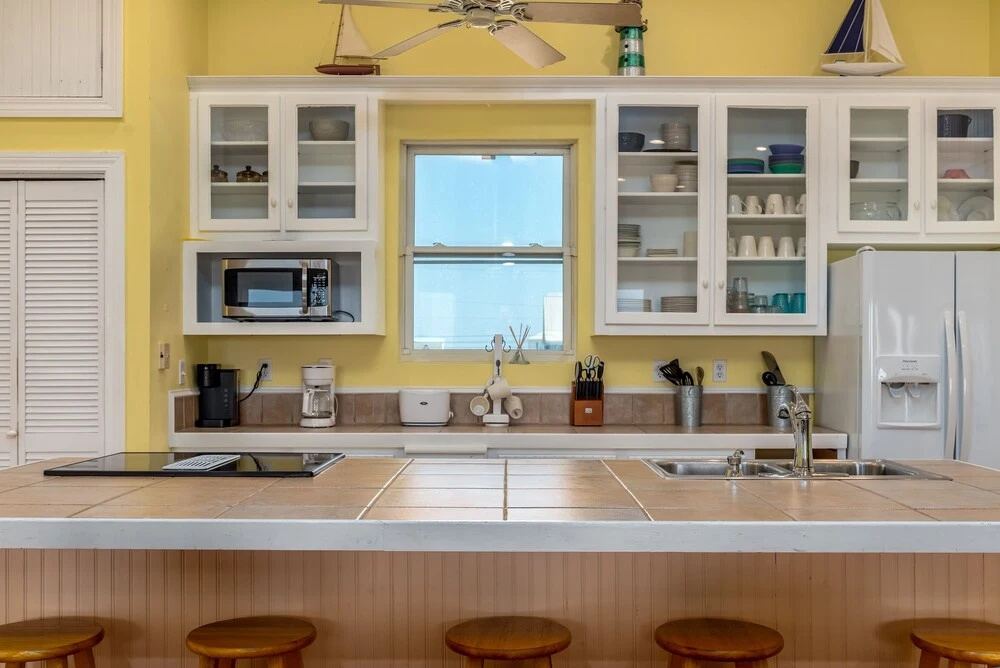 Ricky Mos' Island Oasis - 2628 Bridgeview 4 Bedroom Home by Redawning