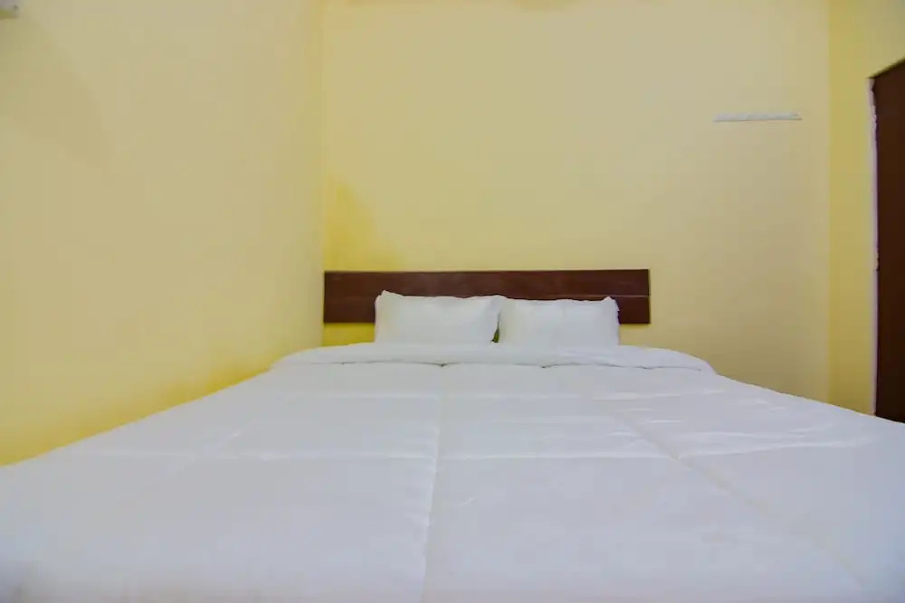 Madina Guest House by OYO Rooms