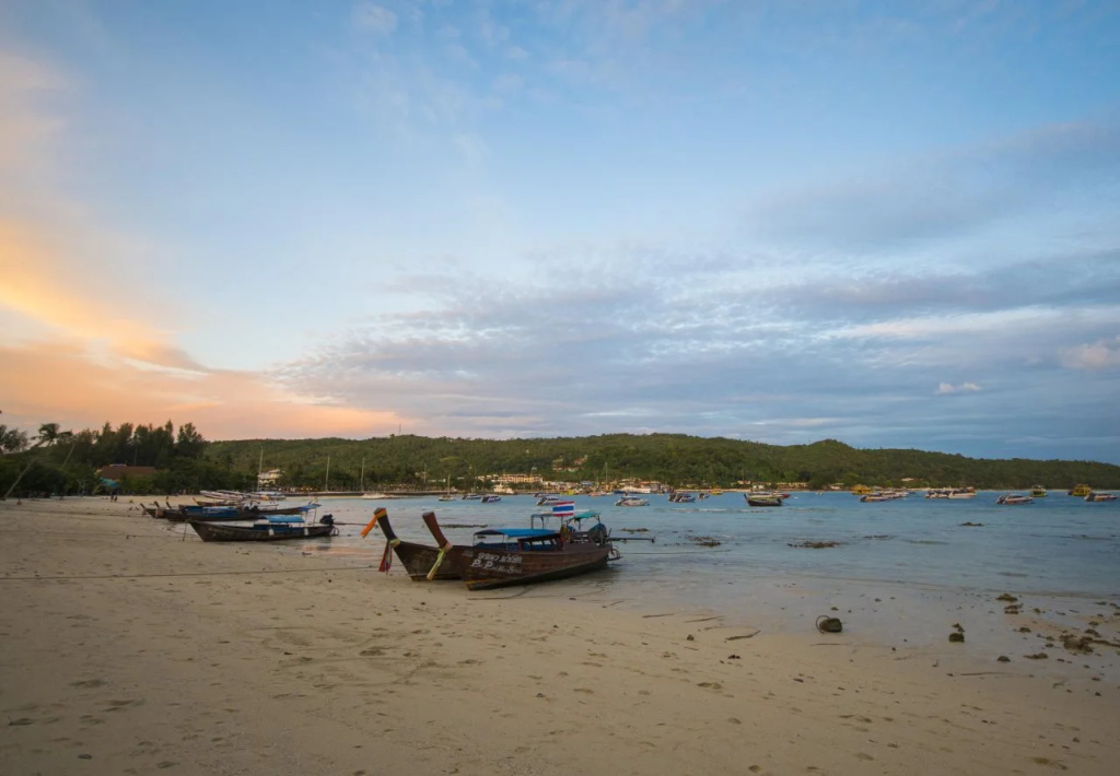 Phi Phi Nice Beach Hotel Hip