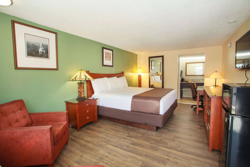 Travelodge by Wyndham Macon West