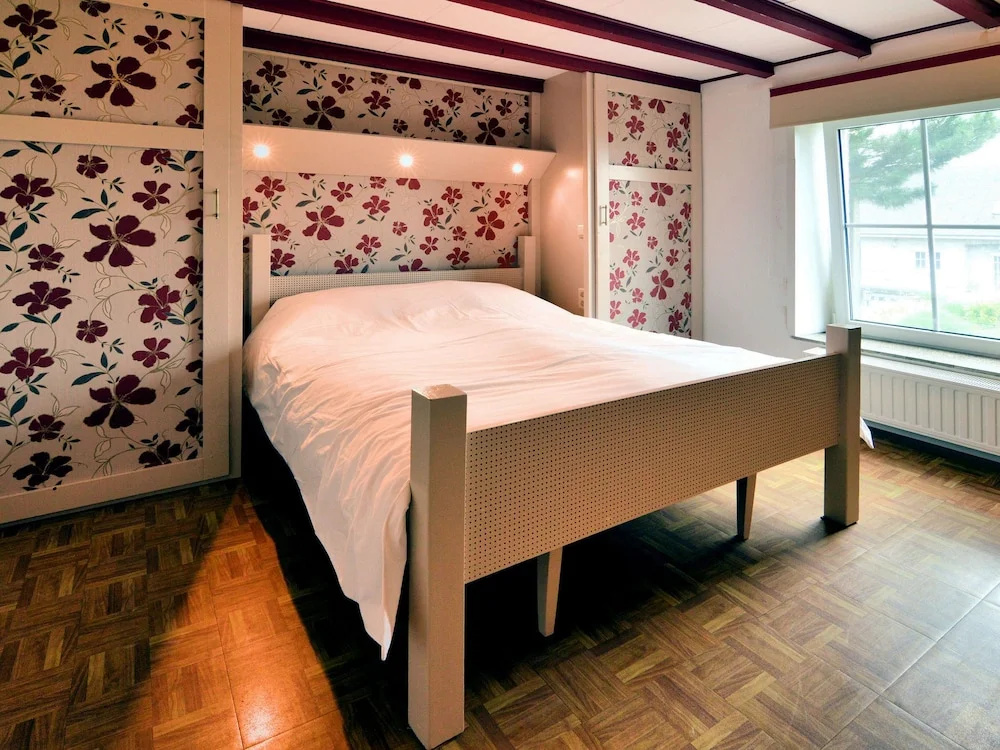 Garden-view Holiday Home in La Roche-en-ardenne