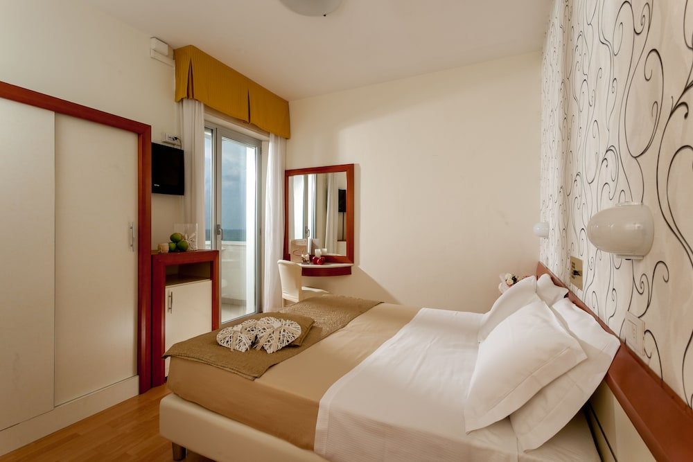 Hotel Aristeo Rimini fronte mare