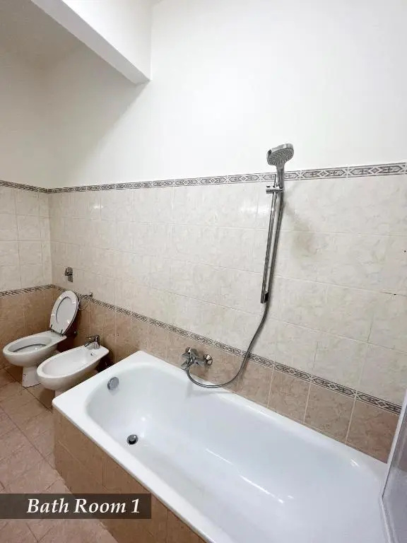 WELCOME RIVIERA -TORRE D'AVORIO APPARTAMENTO 126 mq piu'terrazzo25 mq - totalmente rinnovato- 250 m dal centro - parcheggio a pagamento 15 euro al giorno da prenotare in anticipo salvo dispo -parking at 15 euro per day to be booked in advance if available