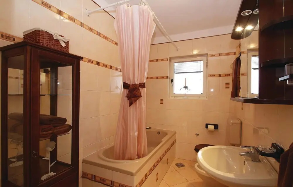 Beautiful Home in Labin With Wifi and 6 Bedrooms