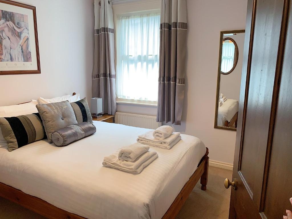 Cosy Central Windsor House Sleeps 4