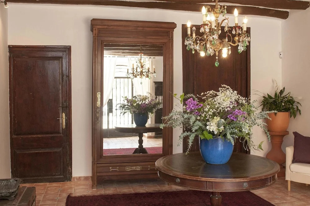 Spacious villa in Can Trabal with private pool and jacuzzi 980 m²