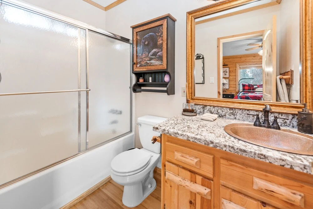 Moon Bear Lodge - Gorgeous Natural Wood Finishes At This Quality Home With Foosball! 3 Bedroom Cabin
