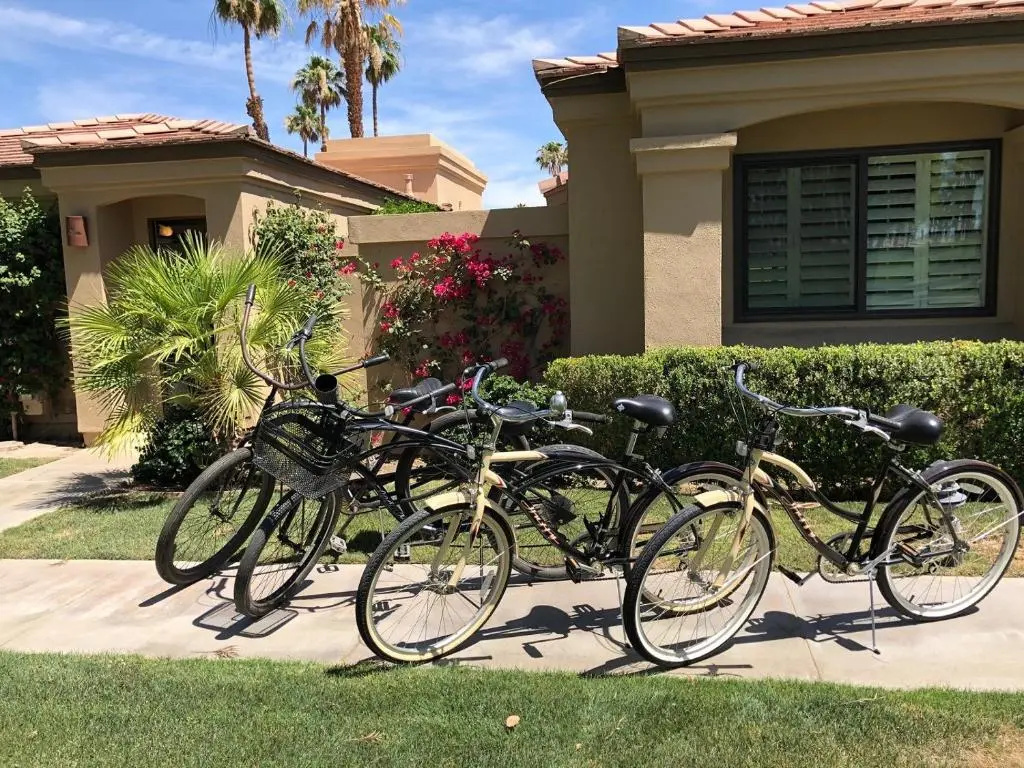 Palm Valley Full Access to Golf, Tennis, and Pickle Ball- Luxury 3 King Beds 3 Full Baths