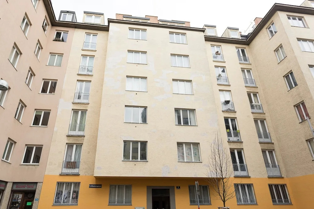 Fr.balcony-trendy neighborhood-2BR 45sqm