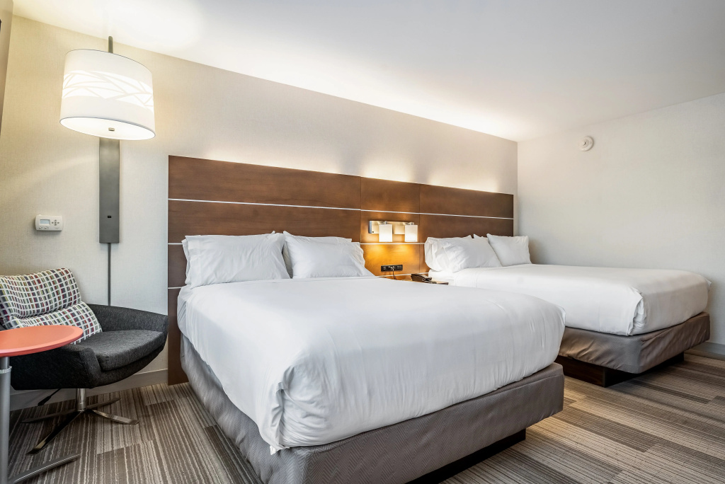 Holiday Inn Express & Suites Platteville by IHG