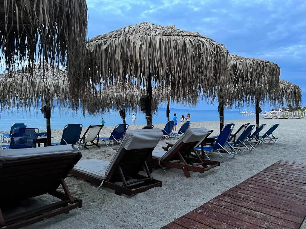 Lovely 2br apartment 30m from the beach
