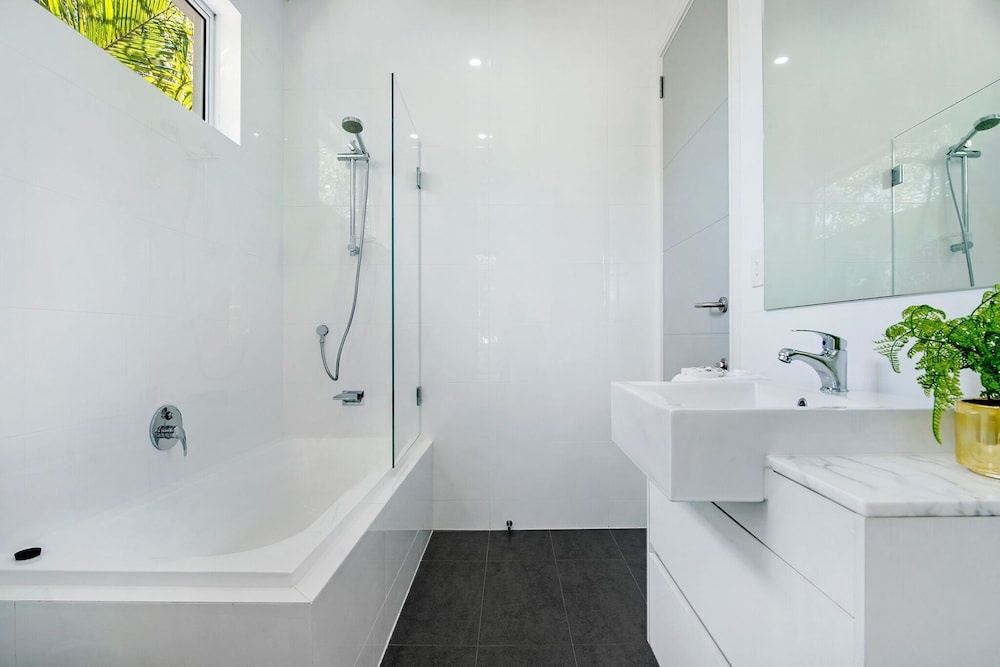 Luxury 5 Bedroom House with Private Pool in the heart of Surfers Paradise