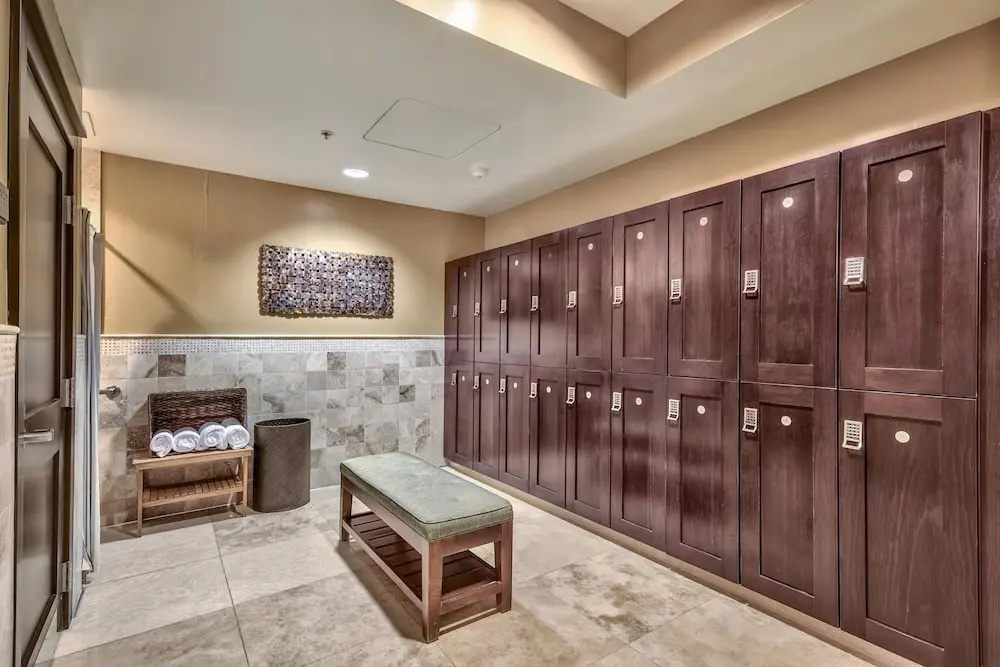 3 Bedroom Private -Tons Of Amenities Condo by RedAwning