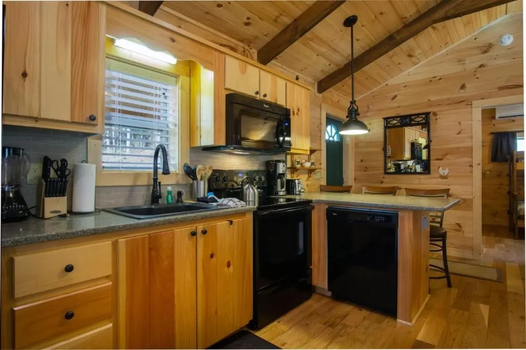 Creekside Log Cabin in Pisgah Forest