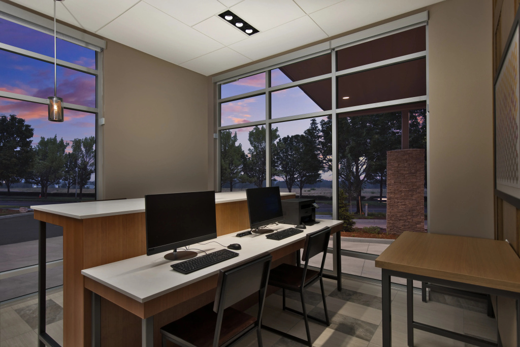 Holiday Inn Express & Suites - Portland Airport - Cascade Stn by IHG