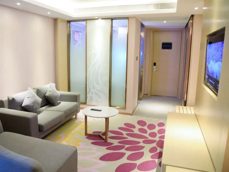 Lavande Hotel Shenzhen Shajing Houting Metro Station Branch