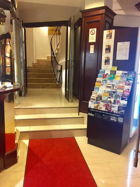 Lloyed Hotel