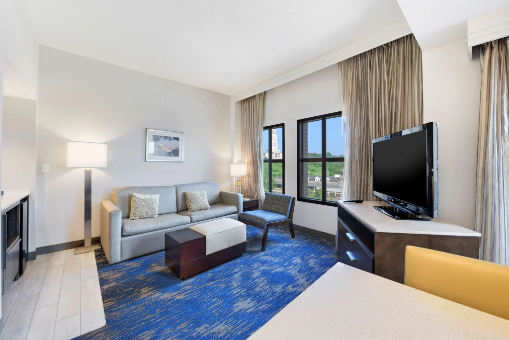 Embassy Suites by Hilton Alexandria Old Town