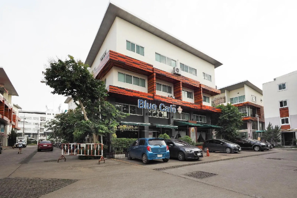 OYO 995 Blue Cafe Apartment