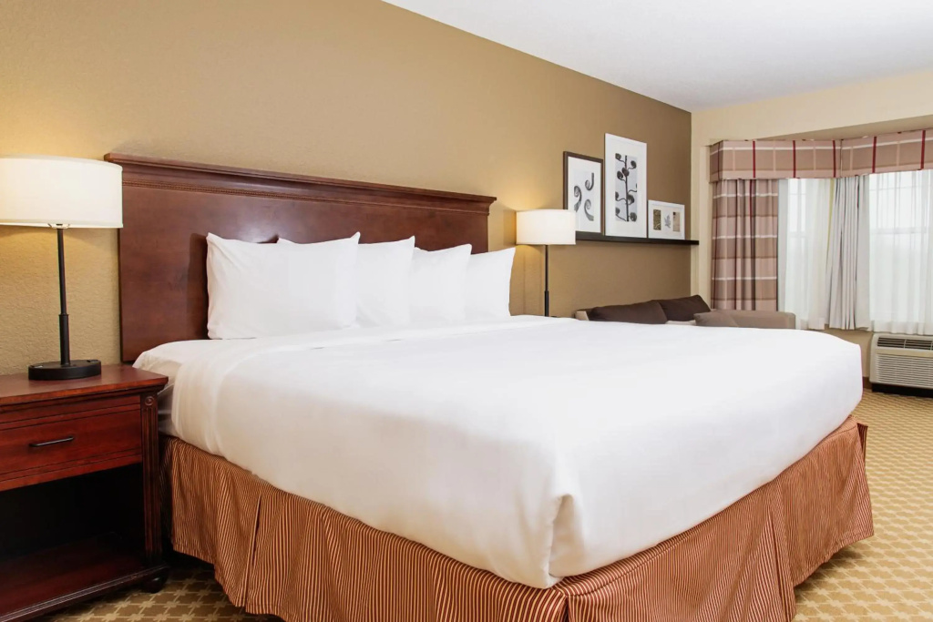 Country Inn & Suites by Radisson, Milwaukee West Brookfield , WI