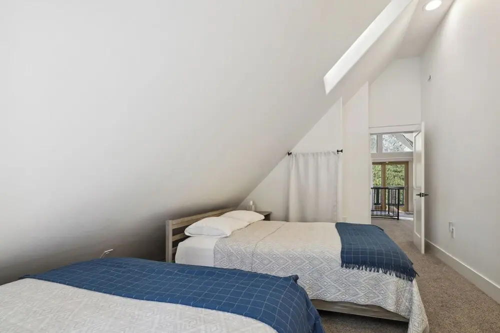 Spacious Pine Mountain Lake Cabin Rental w/ Decks