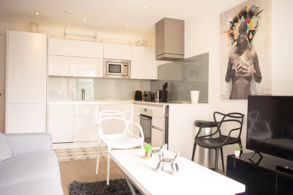 Comfy Studio with Balcony in Heart of Shoreditch