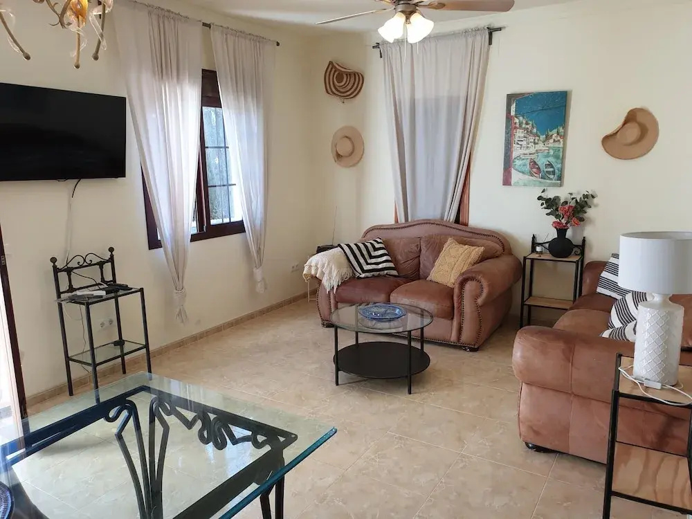 Delightful Spacious 2 bed Apartment in Nerja