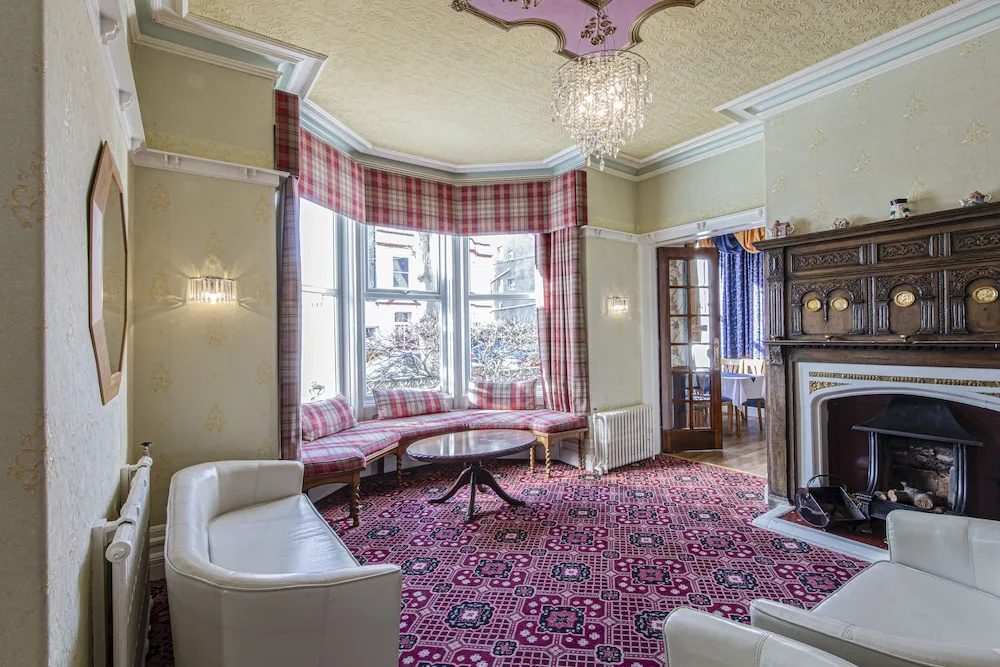 Evans Hotel